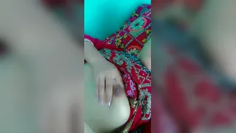 Pakistani Babe Flashing Her Cute Tits Taking Hot Mirror Selfie