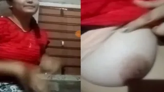 GF Showing Her Naked Body During Late Night Video Call