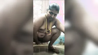 Tamil Aunty Getting Horny Fingering Her Pussy Naked On Camera