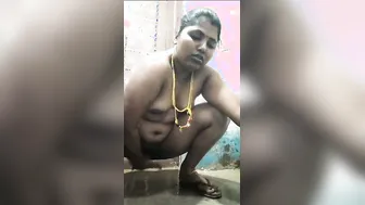 Tamil Aunty Getting Horny Fingering Her Pussy Naked On Camera