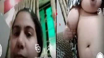 Married Woman Lifting Her Top Revealing Her Massive Melons