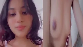 Delhi College Girl Exposing Her Perky Tits In Leaked Clip