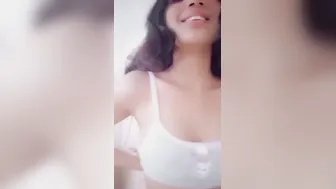 Delhi College Girl Exposing Her Perky Tits In Leaked Clip