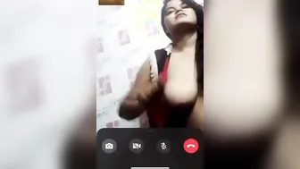 Chubby GF Moaning Loud While Fingering Her Pussy Hard