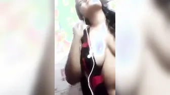Chubby GF Moaning Loud While Fingering Her Pussy Hard