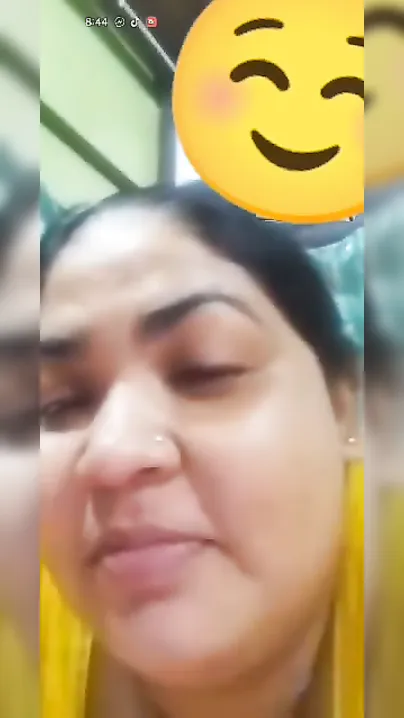 Punjabi Milf Showing Off Her Massive Tits On Video Call Nude