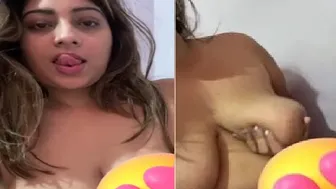 Married Bhabhi Getting Wild On Video Call Showing Huge Boobs