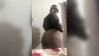 Thick Babe Spreading Her Plump Pussy Lips For The Camera Now