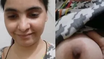 Pakistani GF Showing Her Perfect Boobs In Leaked Vid