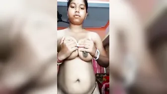 Busty Bhabhi Naked And Fingering Her Dripping Pussy On Video