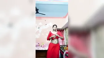 Busty Bhabhi Naked And Fingering Her Dripping Pussy On Video