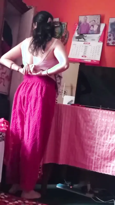 Aunty Flaunting Her Big Tits While Changing Saree At Home