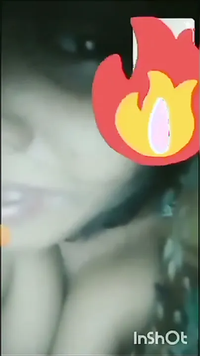 Desi Babe Showing Her Curves On Late Night Video Call Session