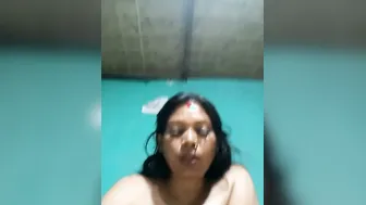 Married Bhabhi Going Live Showing Everything For Her Followers