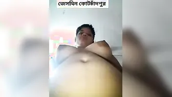 Village GF Exposing Her Big Boobs In A Selfie Video