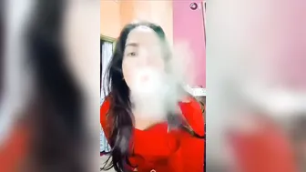 Fair Skinned GF Exposing Her Thick White Ass In Leaked Mms