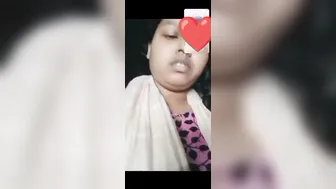 Chubby Desi Babe Teasing With Her Thick Ass In Bedroom Mirror