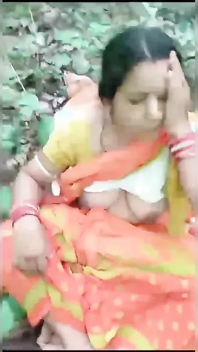 Married Bhabhi Sneaking Away With Me For Outdoor Fucking