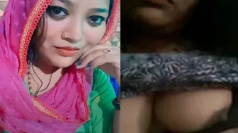 Desi Babe Exposing Her Massive Tits While Making Selfie Video