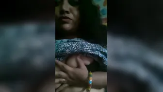 Desi Babe Exposing Her Massive Tits While Making Selfie Video