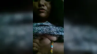 Desi Babe Exposing Her Massive Tits While Making Selfie Video