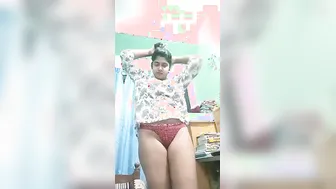 Desi Babe Stripping Completely Naked Showing Everything On Cam