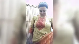 Busty Bhabhi Going Topless Showing Off Her Big Milk Tankers