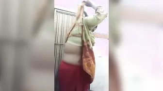 Busty Bhabhi Going Topless Showing Off Her Big Milk Tankers