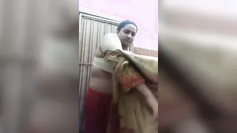 Busty Bhabhi Going Topless Showing Off Her Big Milk Tankers