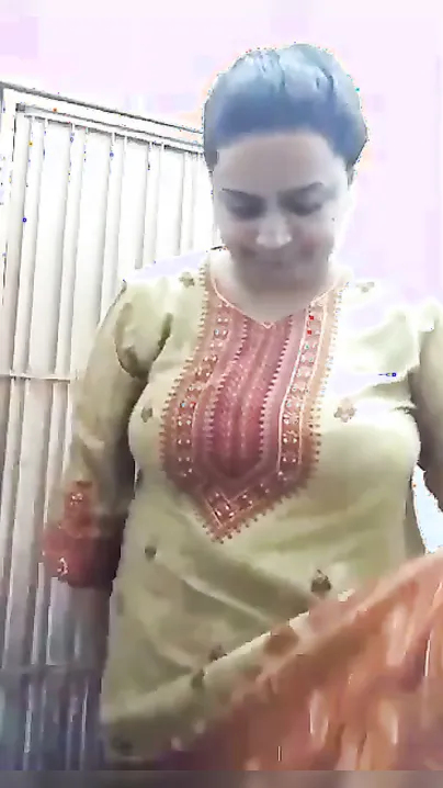 Busty Bhabhi Going Topless Showing Off Her Big Milk Tankers