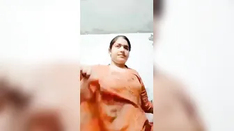 Desi Babe Removing Her Salwar Exposing Massive Boobs Slowly