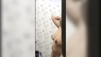 Hot GF Bathing Completely Naked In Leaked Bathroom Video