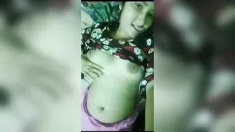 Babe Recording Herself Topless Squeezing Those Big Tits Solo
