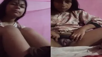 College Teen Showing Off Her Naked Pussy Homemade Amateur