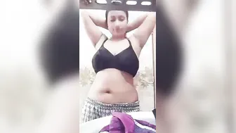 Chubby GF Fingering Her Wet Pussy Naked At Home