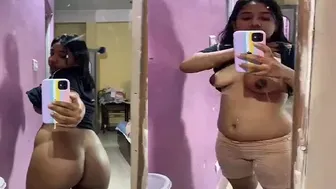 Desi GF Exposing Her Naked Ass And Boobs In Viral Clip