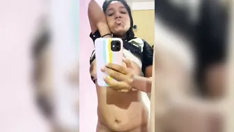 Desi GF Exposing Her Naked Ass And Boobs In Viral Clip