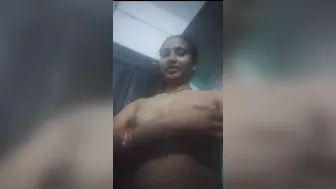 Naked Indian Bhabhi Showing Her Body While Getting Fingered