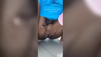 Horny Slut Pissing And Fingering Herself Moaning Loud