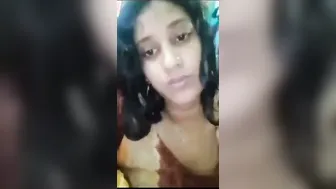 Horny Bhabhi Stuffing Cucumber Deep Inside Her Wet Pussy
