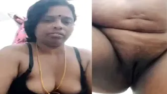 Mature Aunty Spreading Her Hairy Pussy For The Camera Today