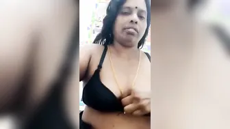 Mature Aunty Spreading Her Hairy Pussy For The Camera Today