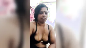 Mature Aunty Spreading Her Hairy Pussy For The Camera Today