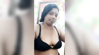 Mature Aunty Spreading Her Hairy Pussy For The Camera Today