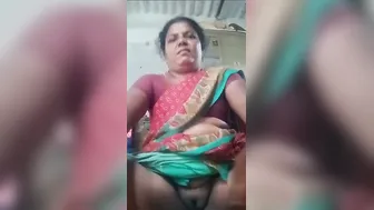 Mature Married Woman Spreading Her Wet Pussy Wide Open