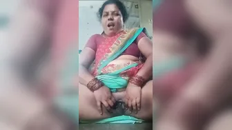 Mature Married Woman Spreading Her Wet Pussy Wide Open