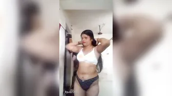 Village Aunty Getting Topless Showing Huge Tits Horny And Ready