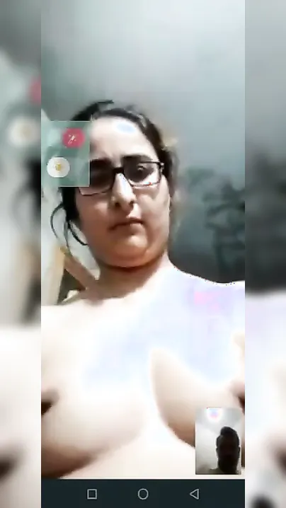 Pakistani Aunty Stripping Naked On Video Call Showing Her Body