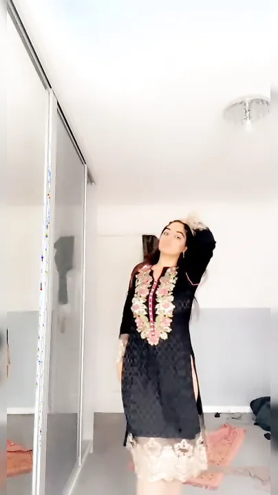Pakistani Slut Peeling Off Salwar To Reveal Everything Nude