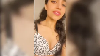 Pakistani Babe Exposing Her Perky Tits In Naughty Selfie